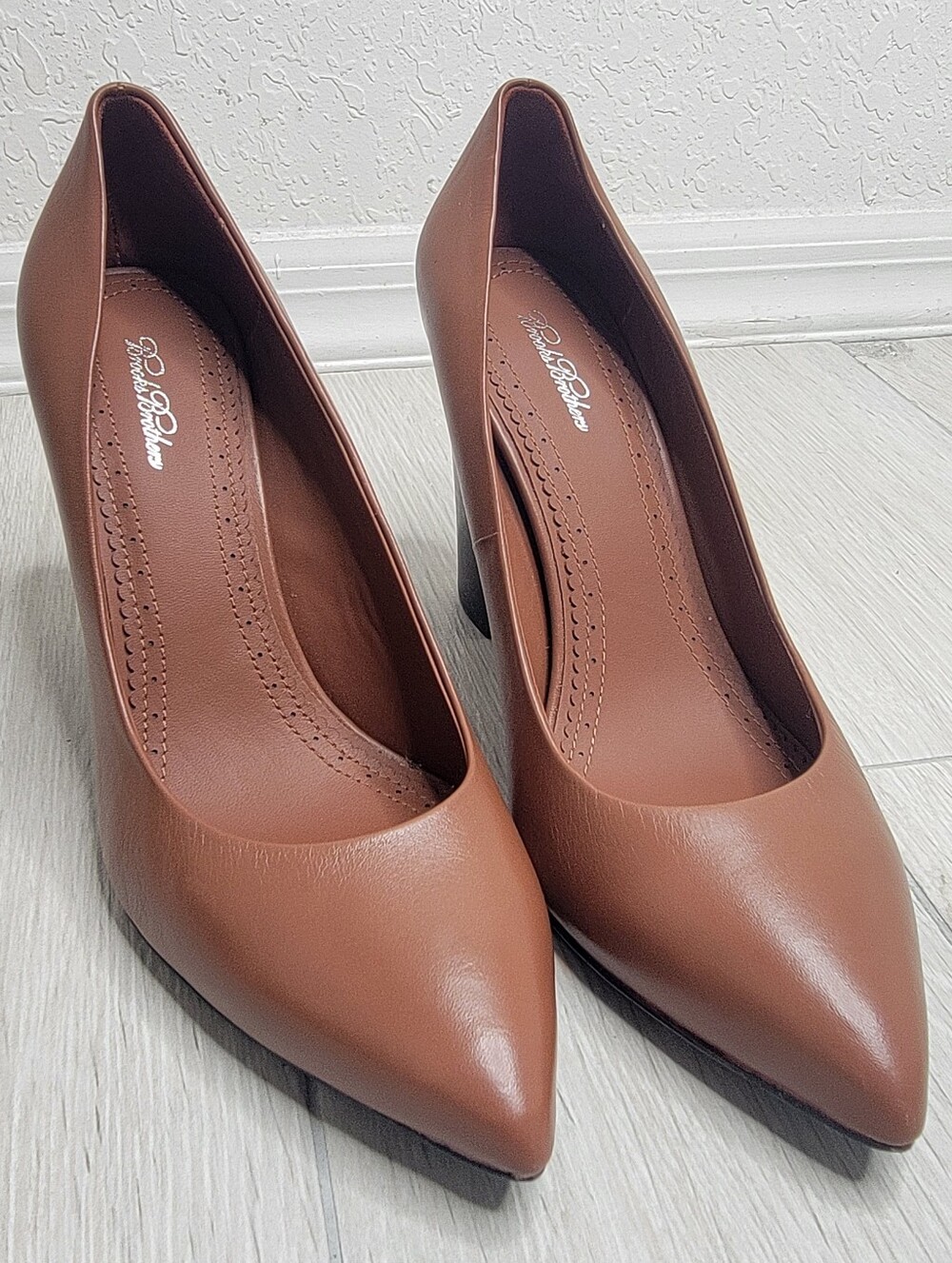 BROOKS BROTHERS Brown Pointed Toe Block Heel Pump 10.